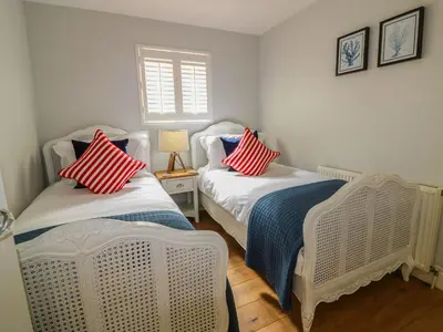 two beds with red and blue pillows in a room at Oh Buoy! in Charlestown