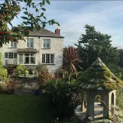 Central Boscastle studio flat