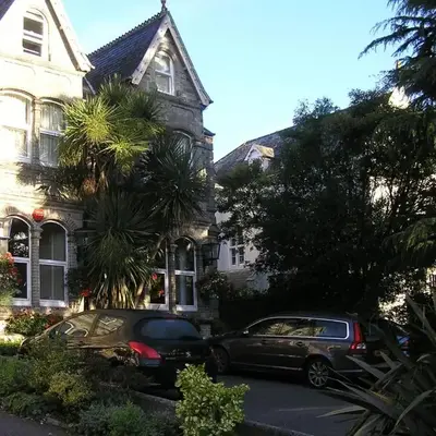TOWNHOUSE ROOMS