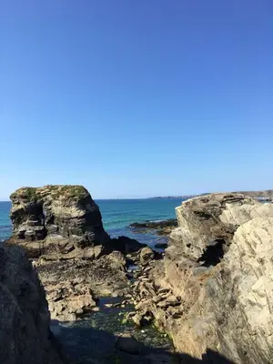a group of rocks on the shore of the ocean at Beachy in Newquay
