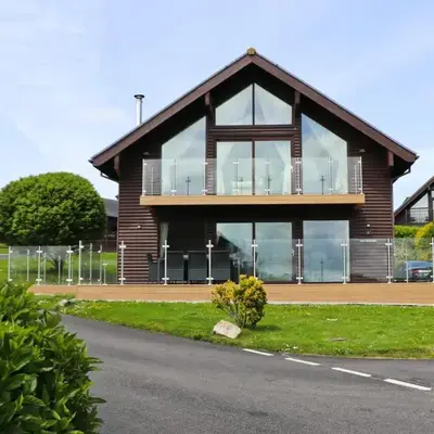 ON-SITE WATERSPORTS family lodge