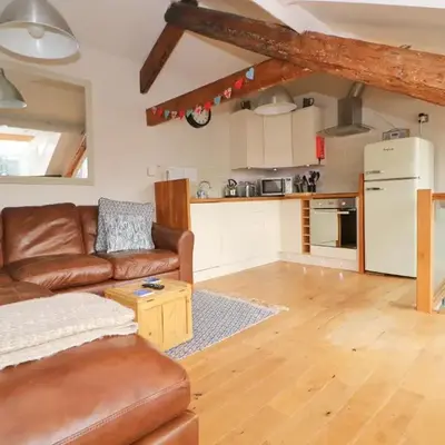TOWN CENTRE contemporary cottage