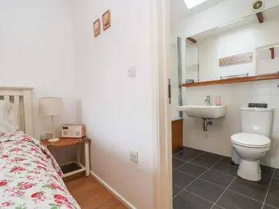 a bathroom with a toilet and a sink at Sundowner in Padstow