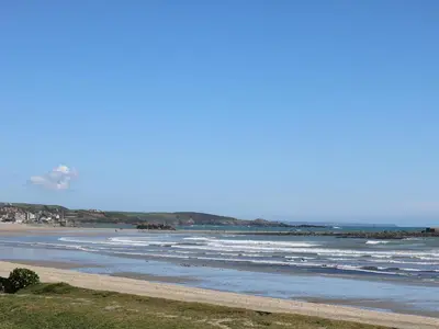 a view of a beach with waves in the ocean at Seashells in Marazion