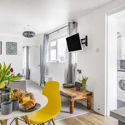 Waters Edge Holiday Home in Hayle