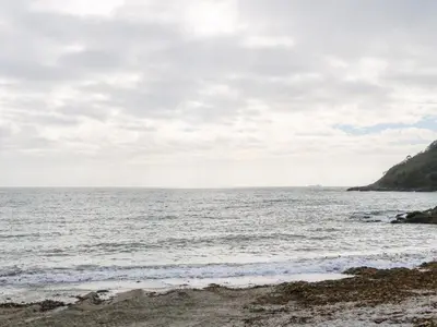 a view of the ocean from the beach at Toadstools in Penryn