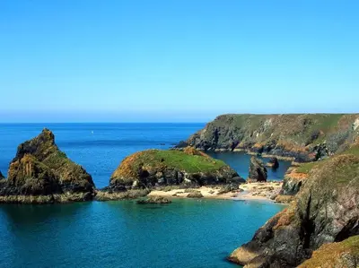 an island in the middle of the ocean at Penrose Farm Cottage in Saint Keverne