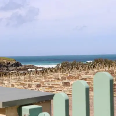APARTMENT BY THE BEACH