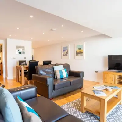 Fistral Beach Garden Apartment 3