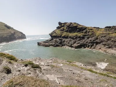 a view of the ocean from a rocky coast at Harbour Cottage in Boscastle