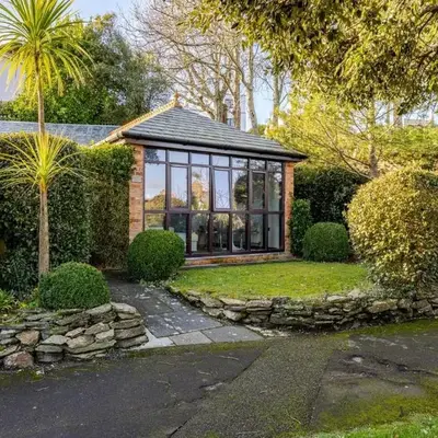 Charming Summerhouse Annexe in lush gardens in Fowey