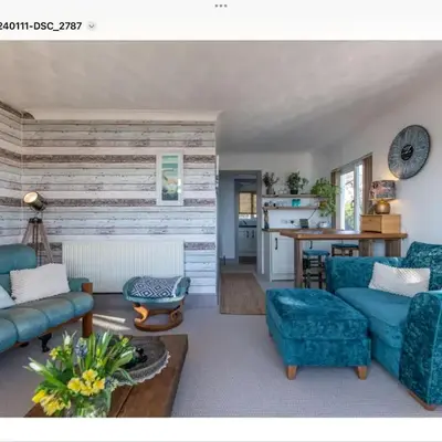1 Bed Flat - Sleeps 2 - Pets - Balcony - Parking