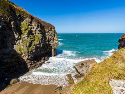 a view of the ocean from a cliff at Polrunny Farm Elderberry Cottage with sea view in Boscastle