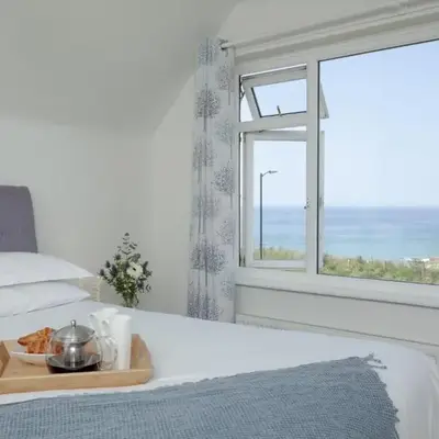 Little Close - Sea Views - Parking For 3 Cars - BBQ Area