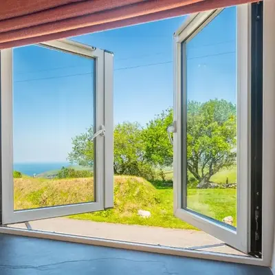Polrunny Farm Seaberry Cottage with a sea view and log burner