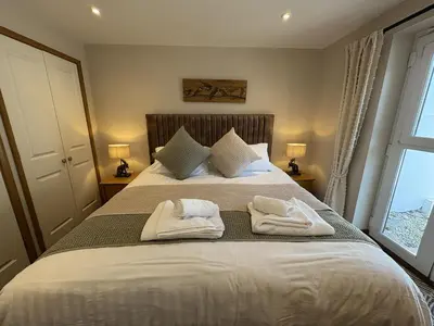 a bedroom with a bed with towels on it at Mi Casa Su Casa - Mount Brioni in Downderry