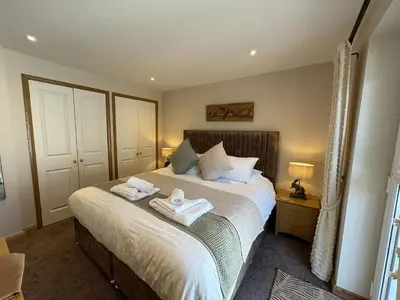a bedroom with a bed with towels on it at Mi Casa Su Casa - Mount Brioni in Downderry