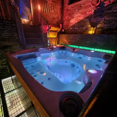a large jacuzzi tub in a room at Ta Mill Holiday Cottages & Lodges -Ta Mill House in Launceston
