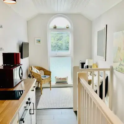 1 Bed Cottage - Sleeps 2 - Parking - Wifi
