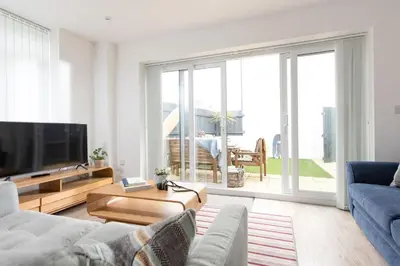 a living room with a couch and a tv at Kingsley House - Free Parking & WiFi - Close to Newquay's Beaches in Newquay