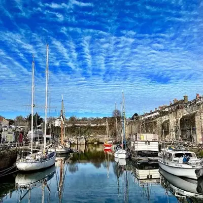 Stunning Yacht Sea Lion in Charlestown Harbour