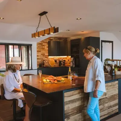 Stunning Waterfront Apartment With Spectacular Views & Parking at 'CAPTAINS LOFT'