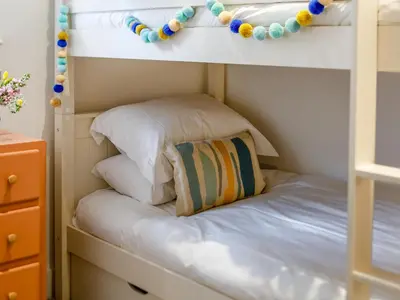 a bunk bed with a pillow in a bedroom at Chi An Mor in Charlestown