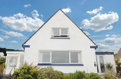 a white house with a gambrel roof at Detached House 2 Bed Sleeps 4 Parking in Fowey
