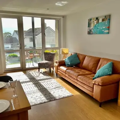 Lovely 2 Bedroom flat moments from Fistral Newquay