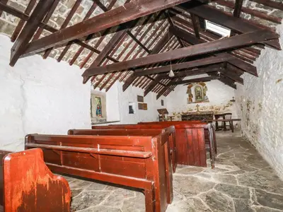 a room with a bench and a table in a building at Grainstore in Tintagel