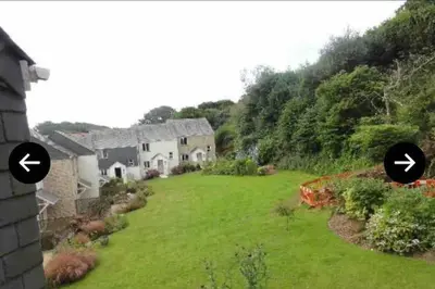 an image of a house with arrows pointing into a yard at Stunning Holiday home with amazing surroundings! in Budock Water