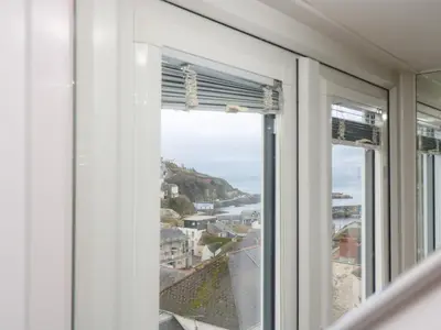 a window with a view of the ocean at Chy An Mor in Mevagissey