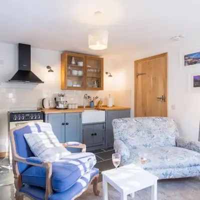 Bijou Coastal Apartment in Polperro With Hot Tub