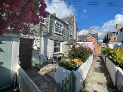a house with a white fence and a yard at Little Penty in Padstow