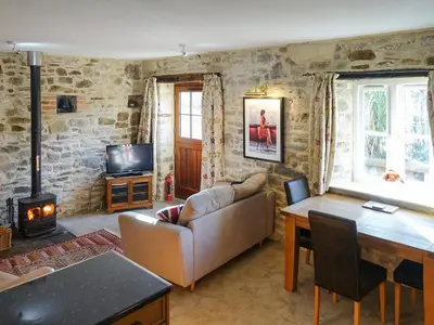 a living room with a couch and a fireplace at Turneys Cottage - Uk42115 in Bodmin