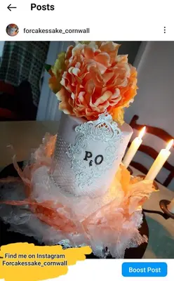 a vase filled with flowers on top of a table at 3.9. Tudor Court in Hayle