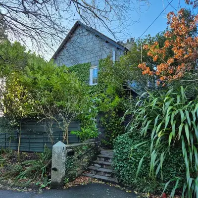 Tregarthen Cottage - tranquil self-contained room near Looe offering easy parking right outside with EV point