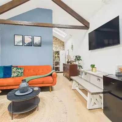 Stylish Central Famouth Studio with Parking | WiFi |