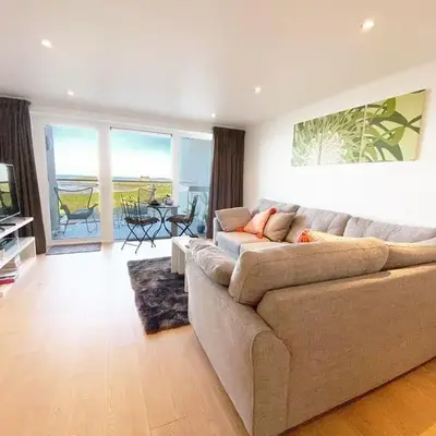 7 Ocean Gate