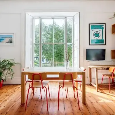 Treetops - Characterful flat with parking