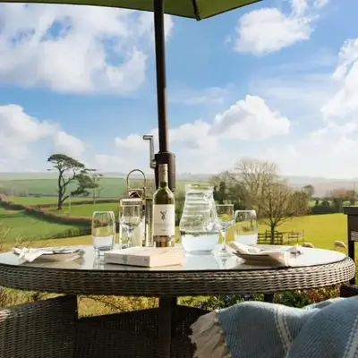 Linhay at East Trenean Farm -Luxury retreat for 2 with stunning rural views