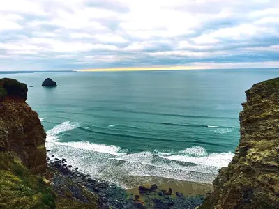 a view of the ocean from a cliff at The Mermaid Loft - Trebarwith Strand Cornwall in Tintagel