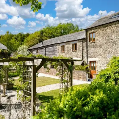 East Trenean Farm Cottages -4 Luxury Cornish Cottages sleeping 20 with hot tubs