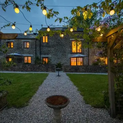 Threshing Barn at East Trenean Farm -Stunning Cornish Cottage sleeping 6 with hot tub