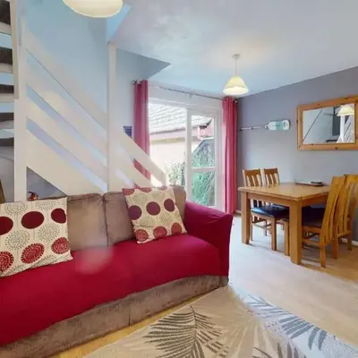 24 Strawberry Hill