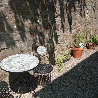 Cozy Courtyard Apt Explore & Relax Free Parking