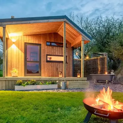 Luxury Glamping Cabin with Outdoor Bath on Cornish Meadow