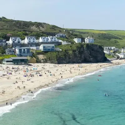 Beach Lovers Paradise in Portreath - With Sea Views & Log Burner just 100m from beach