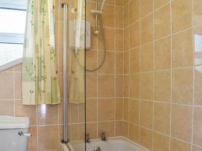 a bathroom with a shower with a tub and a toilet at Poundhouse - Uk43496 in Lostwithiel