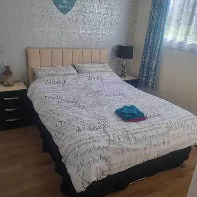 Villa Sleeps 4 with Free Parking